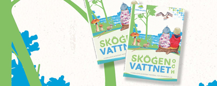 Omslaget till boken Skogen och vattnet. Illustration barn sitter på stubbe vid vatten.