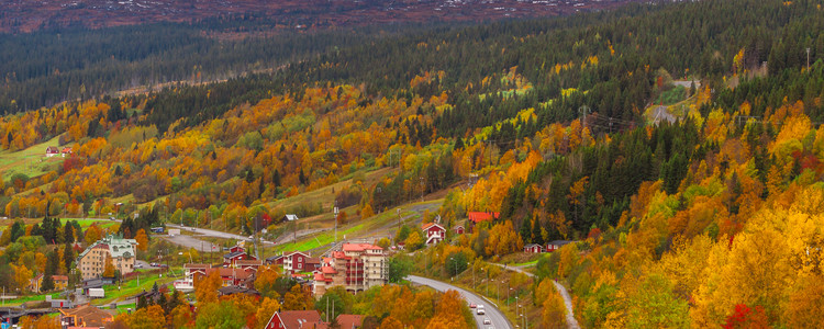 Vybild över Åre i höstfärger. Foto: MostPhotos