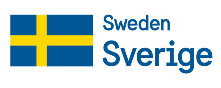 Svenska flaggan med orden Sverige och Sweden vid sidan av