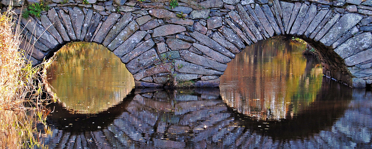 Gamla stenbron i Nättraby. Foto: MostPhotos