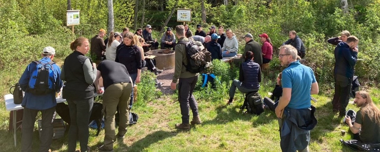 Studenterna i årskurs 1 på skogskandidatprogrammet på Linnéuniversitetet besöker demonstrationsslingan Sandvadsbäcken-Emån i Kalmar län. Foto: Martin Hederskog